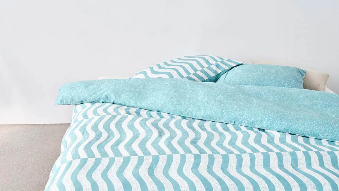 Housse de couette Marc O'Polo Filip Sea Blue en satin de coton 220 fils au pouce carré, motif vagues, vagues