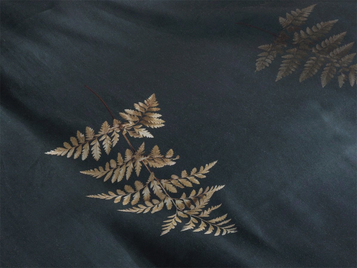 Heckett Lane Holly Navy Blue housse de couette en satin de coton fougères, feuilles, clochettes bleues