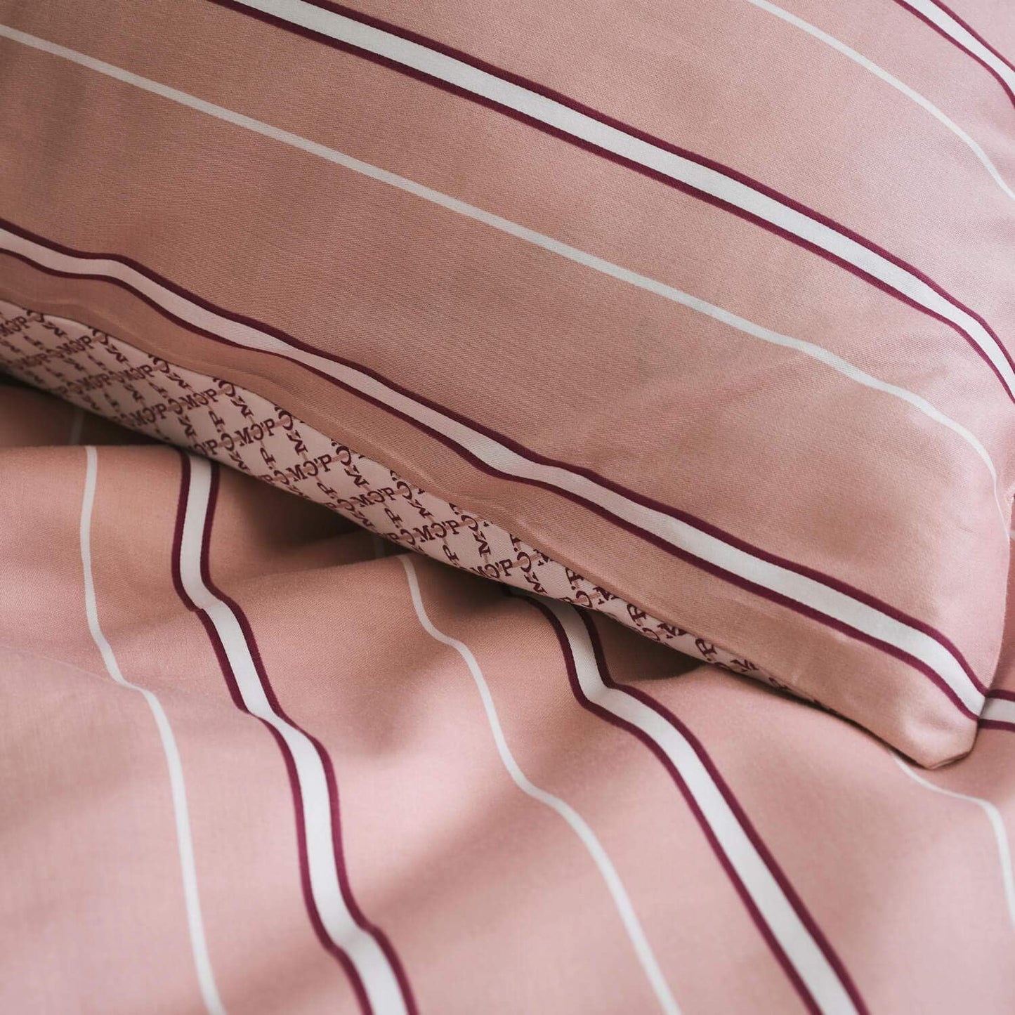 Marc O'Polo Jarna Coral Pink dekbedovertrek katoensatijn 220TC
