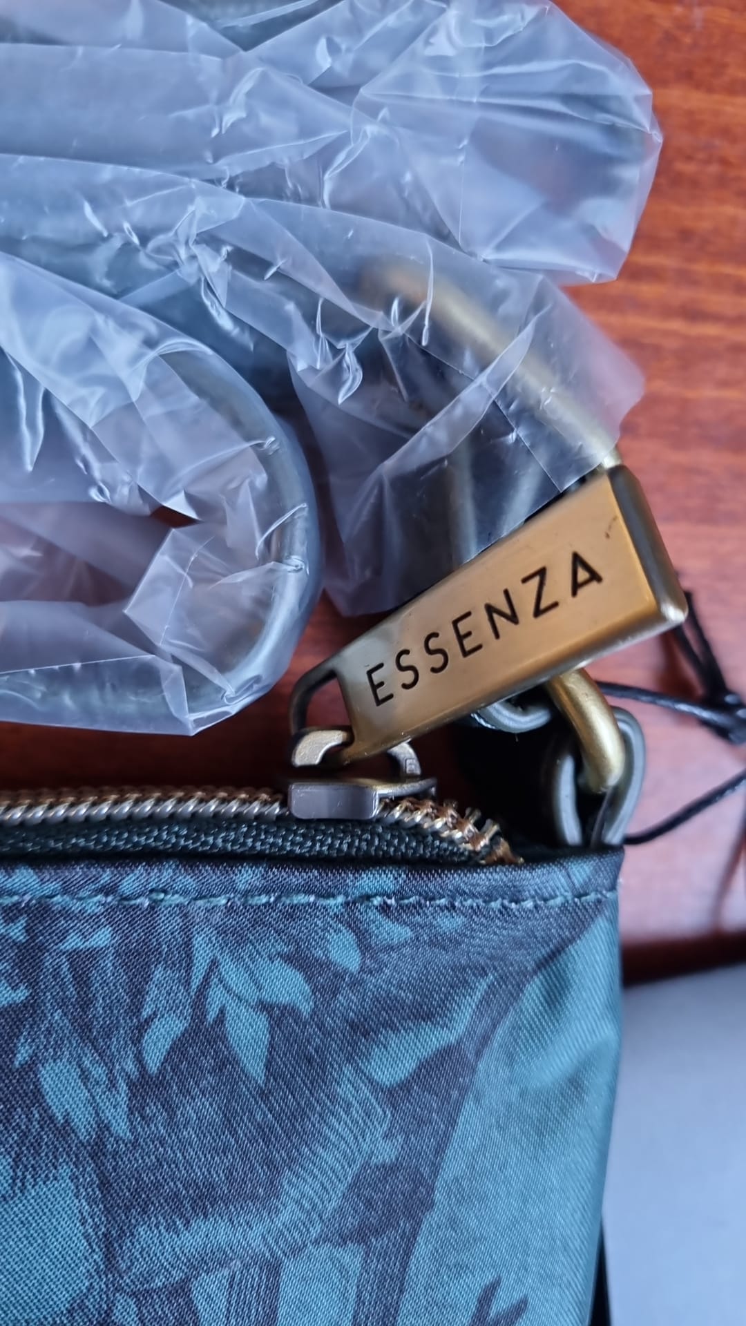 Essenza Paige vivienne shoulder bag green