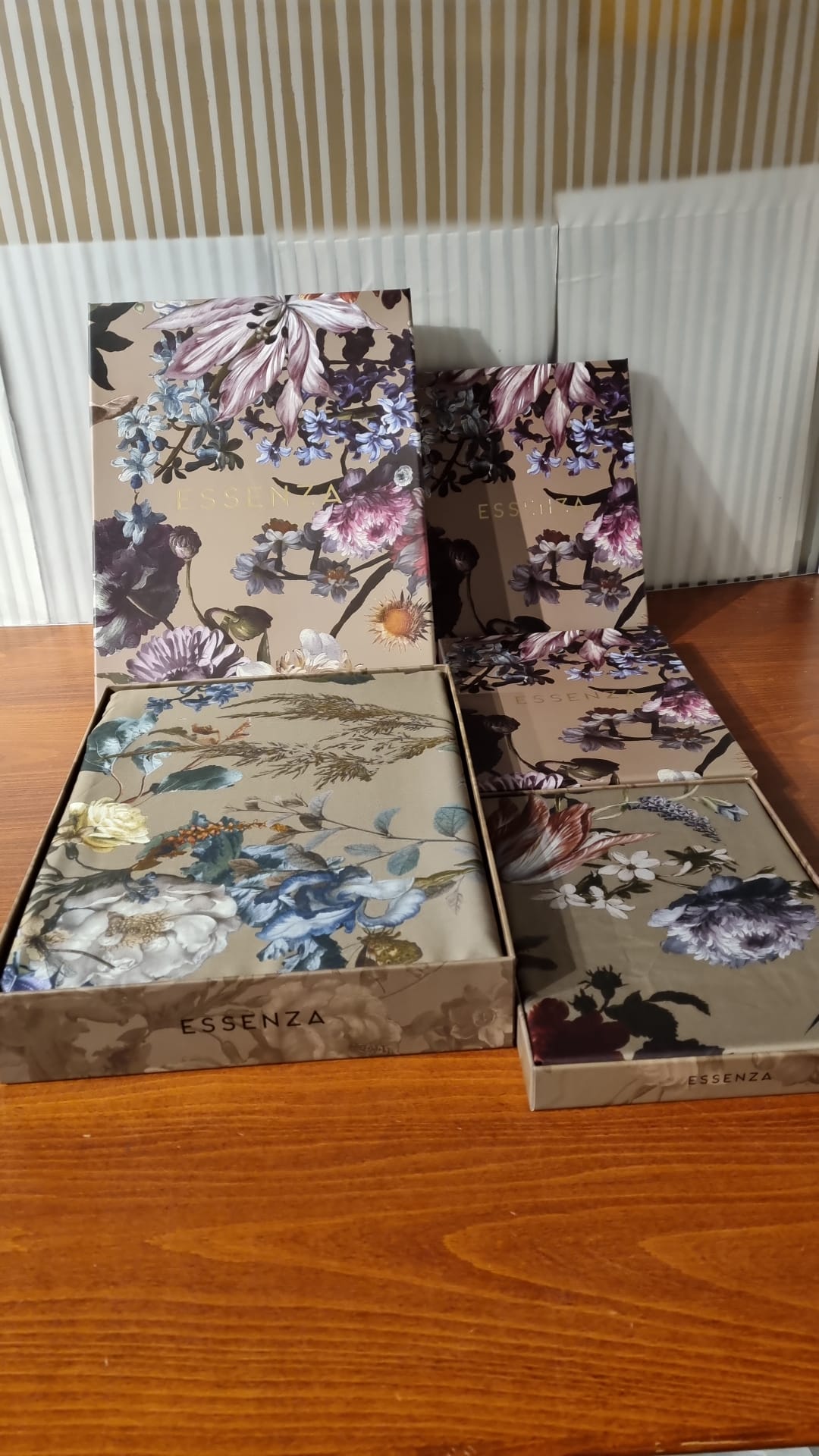 Essenza Isabelle Clay dekbedovertrek 50% katoensatijn en 50% Lyocell 300TC bloemen
