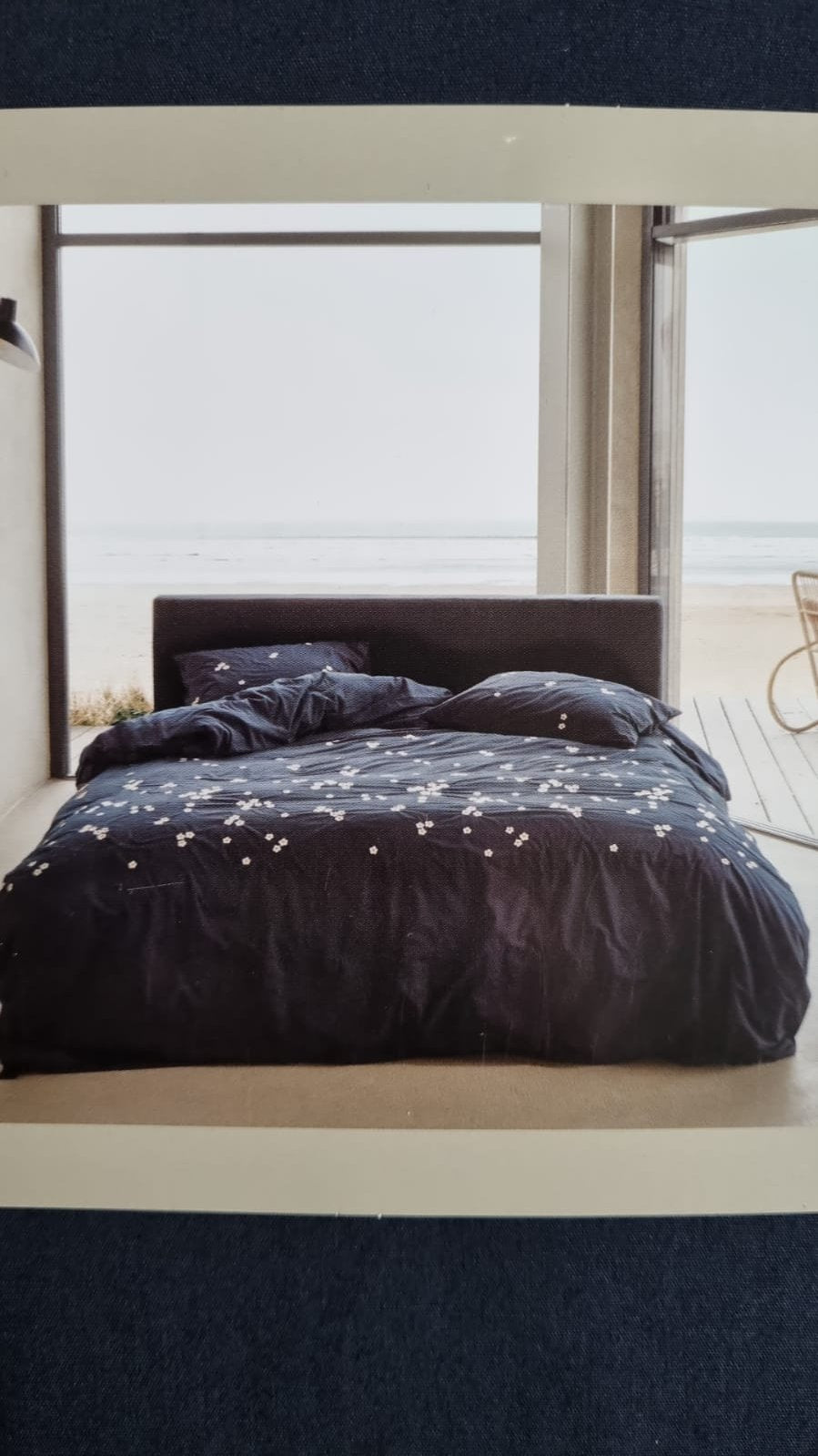 Essenza Leia Nightblue dekbedovertrek percale katoen 200TC geborduurde madeliefje, daisy
