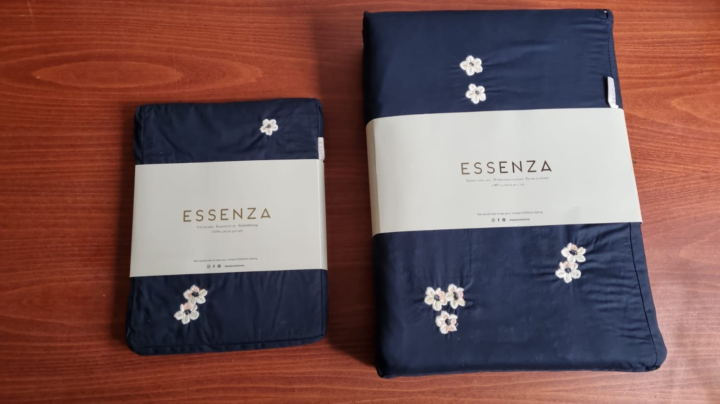 Essenza Leia Nightblue dekbedovertrek percale katoen 200TC geborduurde madeliefje, daisy