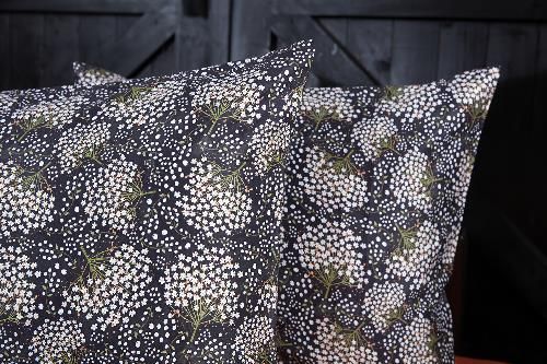 Dommelin Mile Black dekbedovertrek katoensatijn 300TC duizendblad, achillee, yarrow