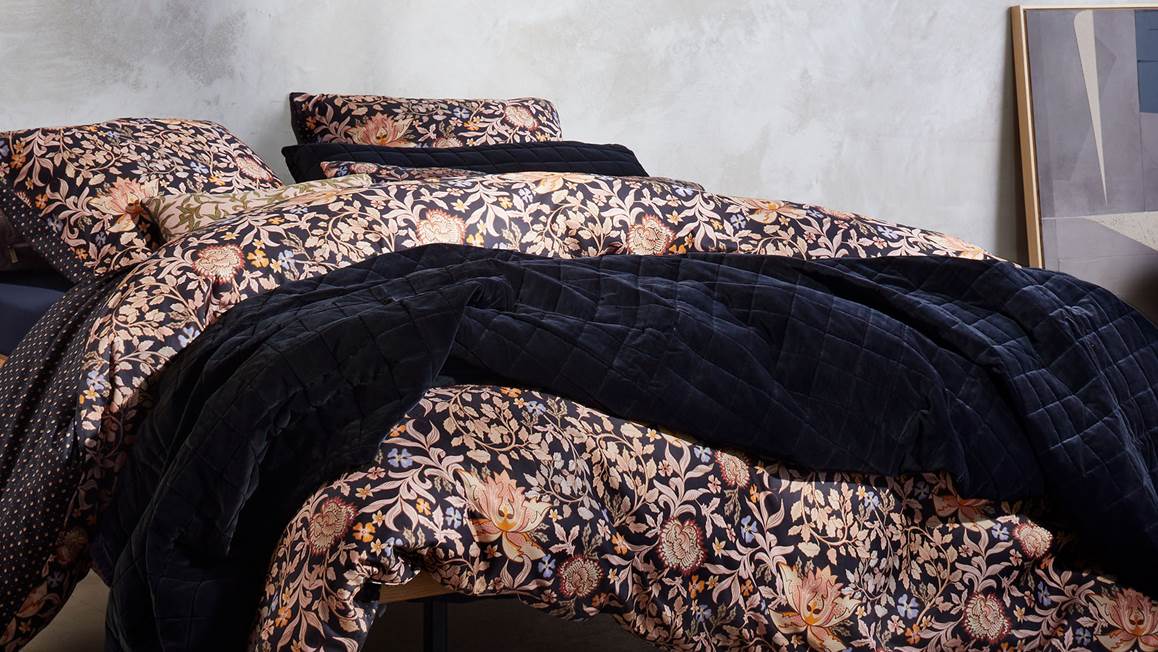 Essenza Ophelia Nightblue dekbedovertrek katoensatijn 215TC 19e Eeuw Engelse Arts & Crafts