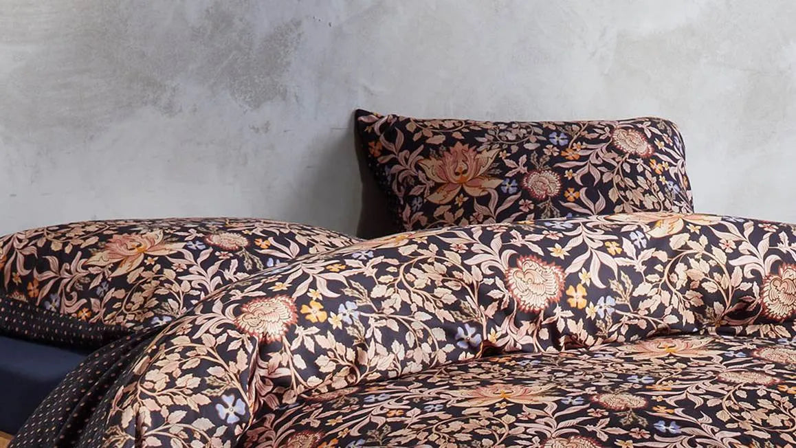 Essenza Ophelia Nightblue dekbedovertrek katoensatijn 215TC 19e Eeuw Engelse Arts & Crafts