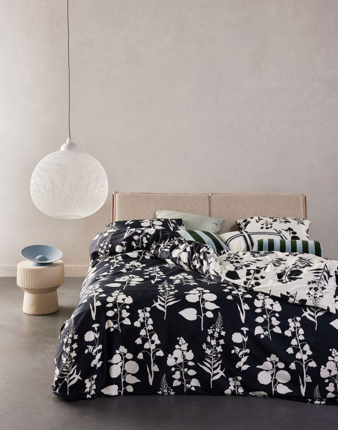 Essenza Liva black/offwhite dekbedovertrek katoensatijn