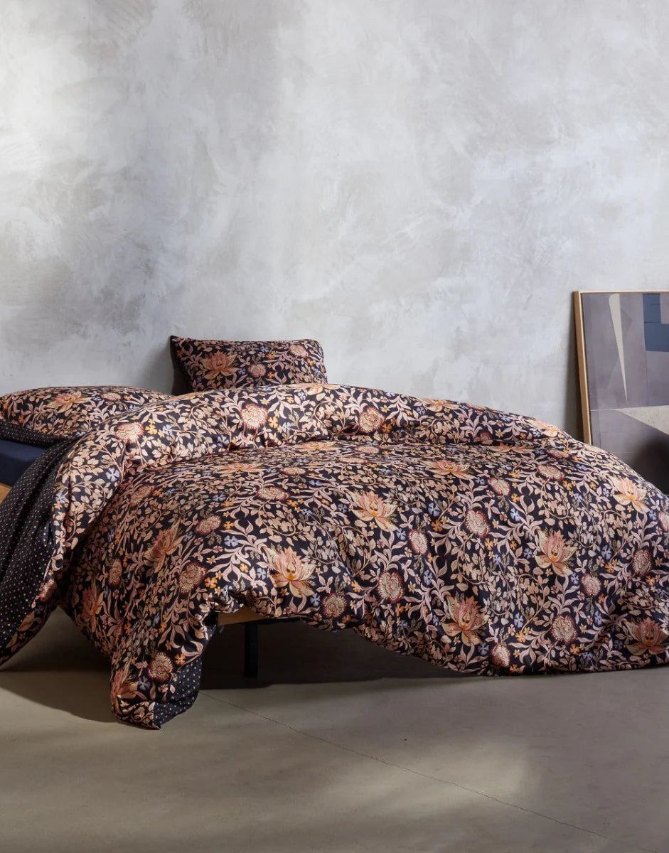 Essenza Ophelia Nightblue dekbedovertrek katoensatijn 215TC 19e Eeuw Engelse Arts & Crafts