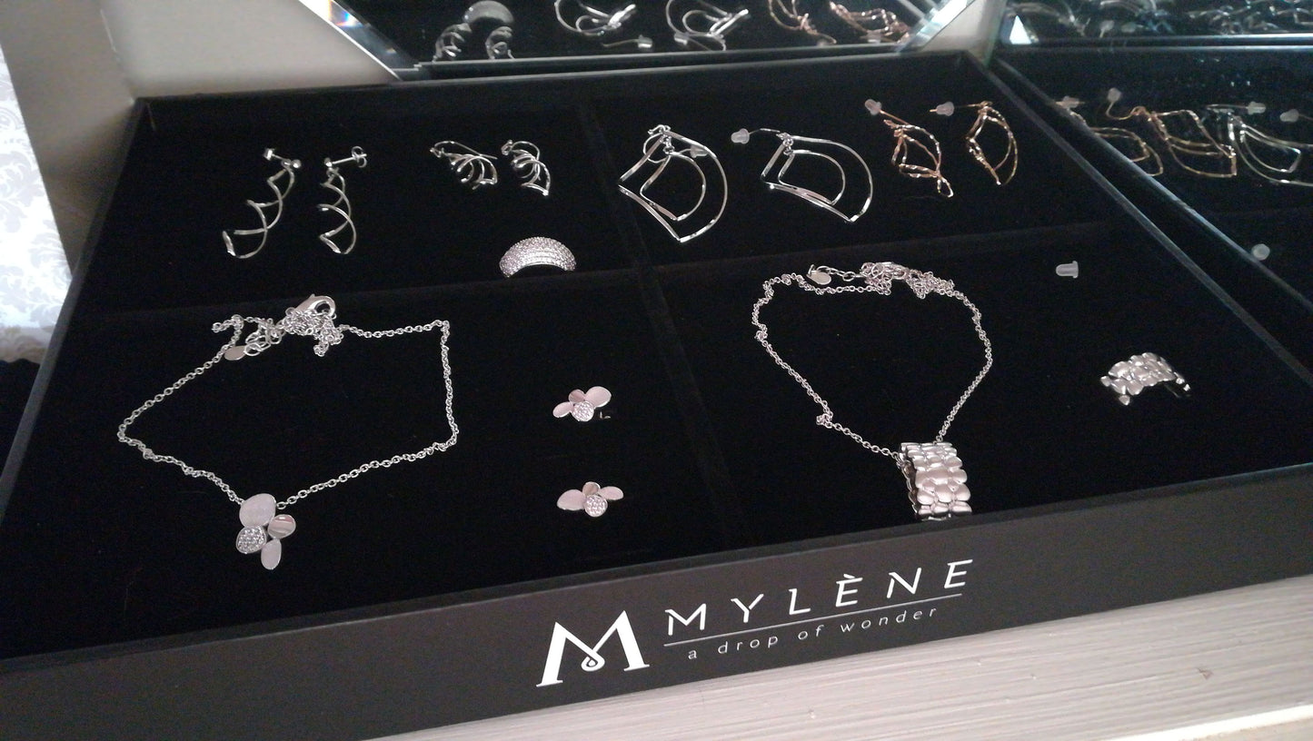 Boucles d'oreilles Mylène Swirl boucle d'oreille crochet forme irrégulière blanche