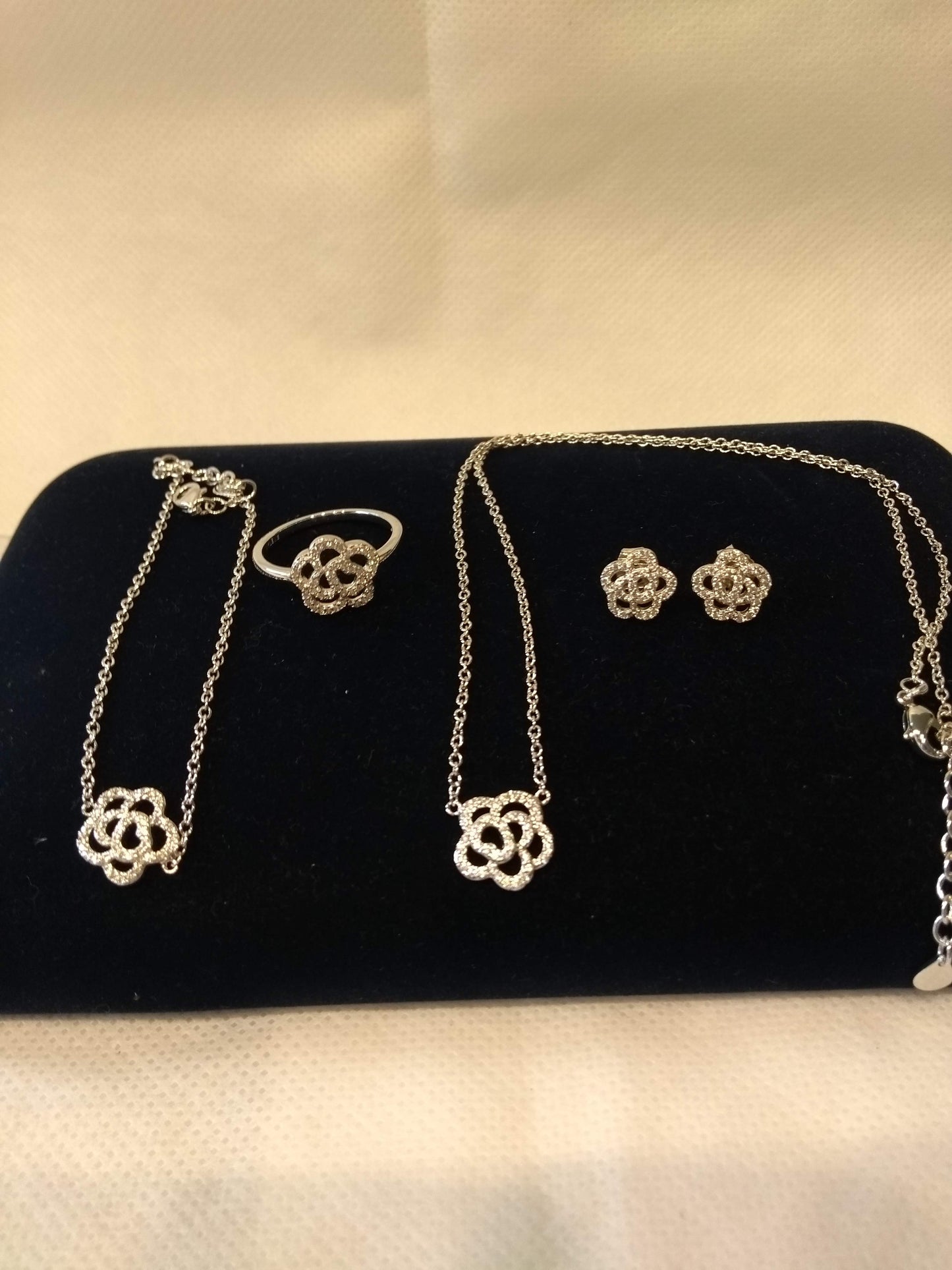 Mylene Blossom collectie sieraden white set