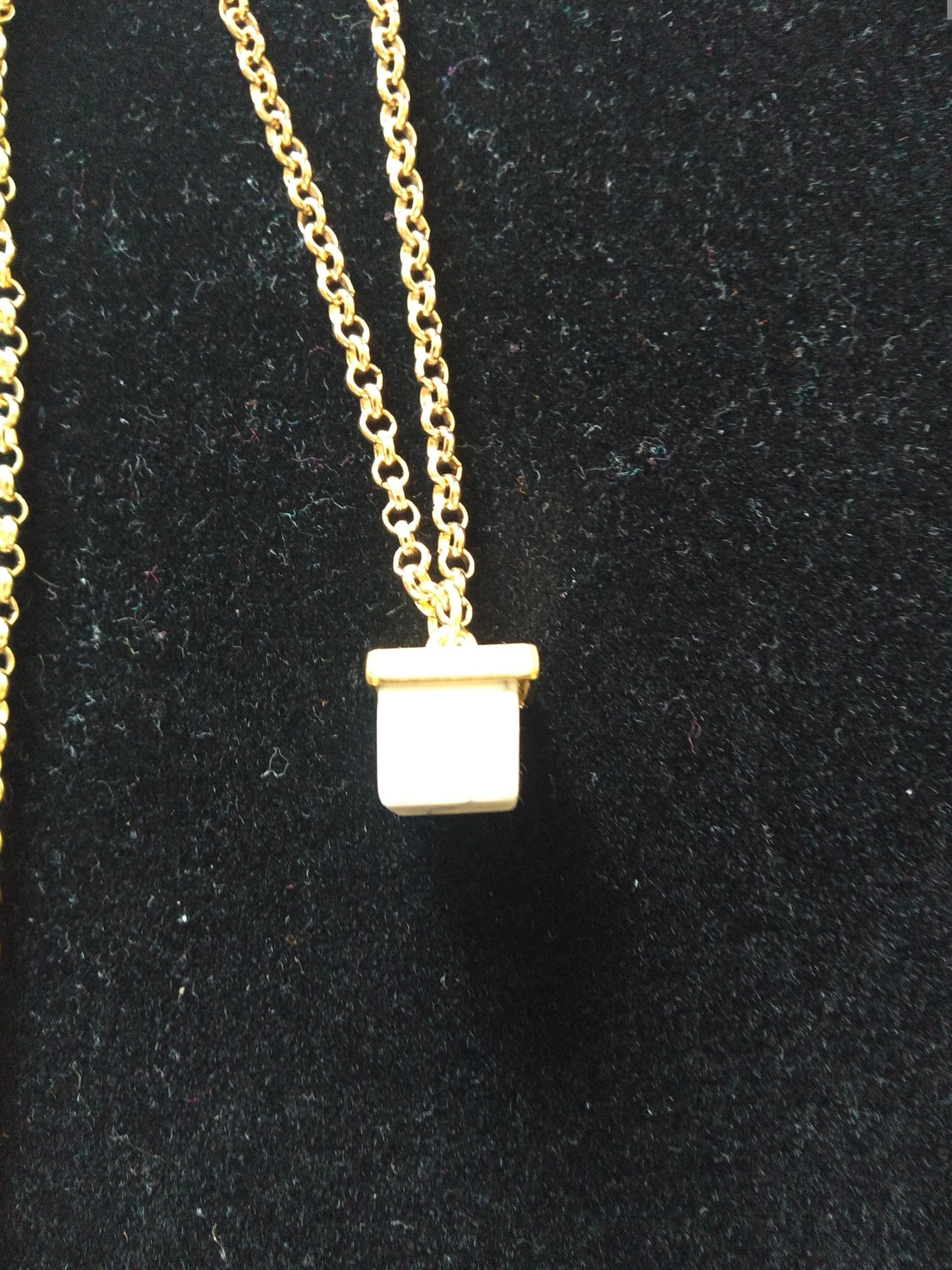 Ketting met dobbelsteen marmerlook