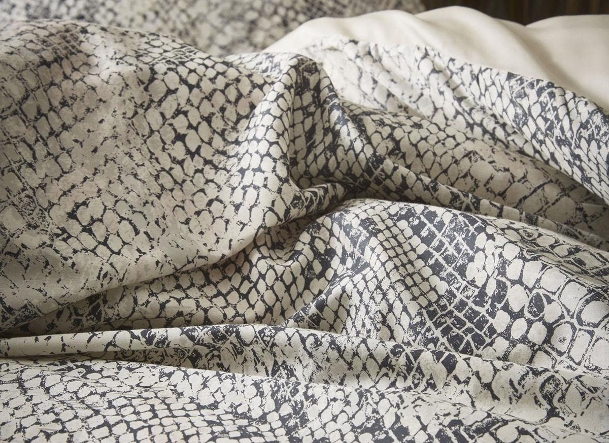 Essenza Doutzen Sand katoensatijn 215TC kussensloop slangenprint, snake skin