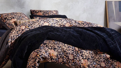 Essenza Ophelia Nightblue dekbedovertrek katoensatijn 215TC 19e Eeuw Engelse Arts & Crafts