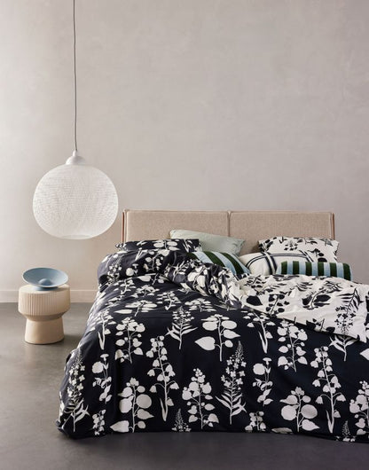 Essenza Liva black/offwhite dekbedovertrek katoensatijn