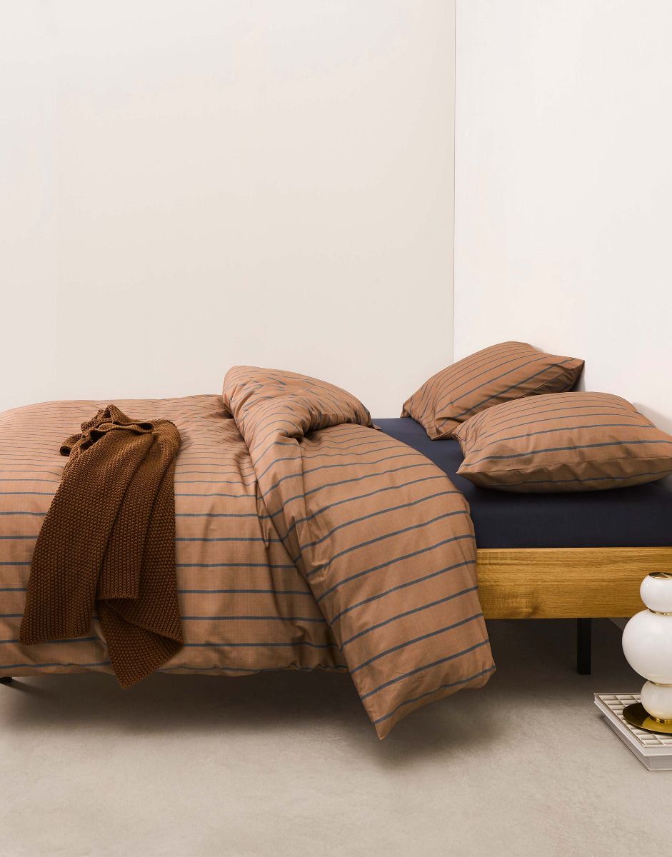 Marc O'Polo Torsken Warm Pecan kussensloop 50% hennep en 50% tencel yarn-dyed