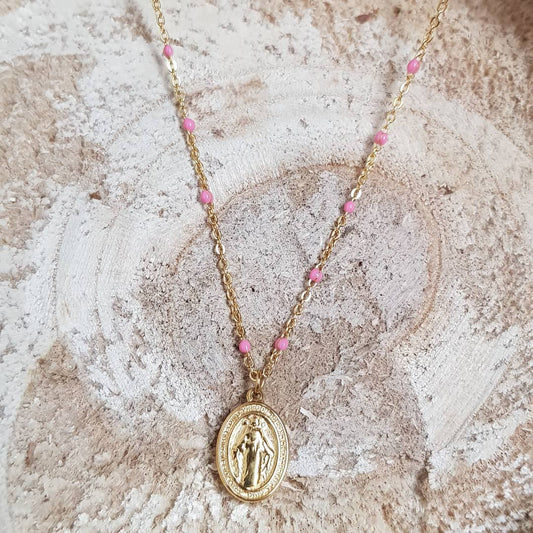 Ketting met hanger en roze kralen, goudkleurig