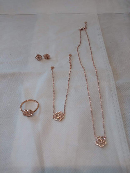Mylene Blossom collectie sieraden rosegoud verguld met 18 karaat goud