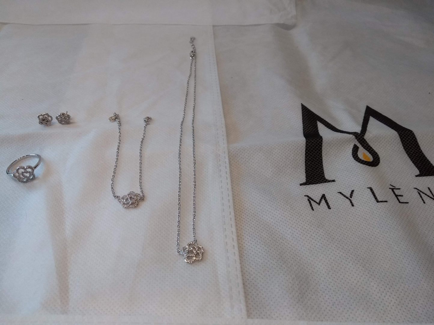 Mylene Blossom collectie sieraden white set