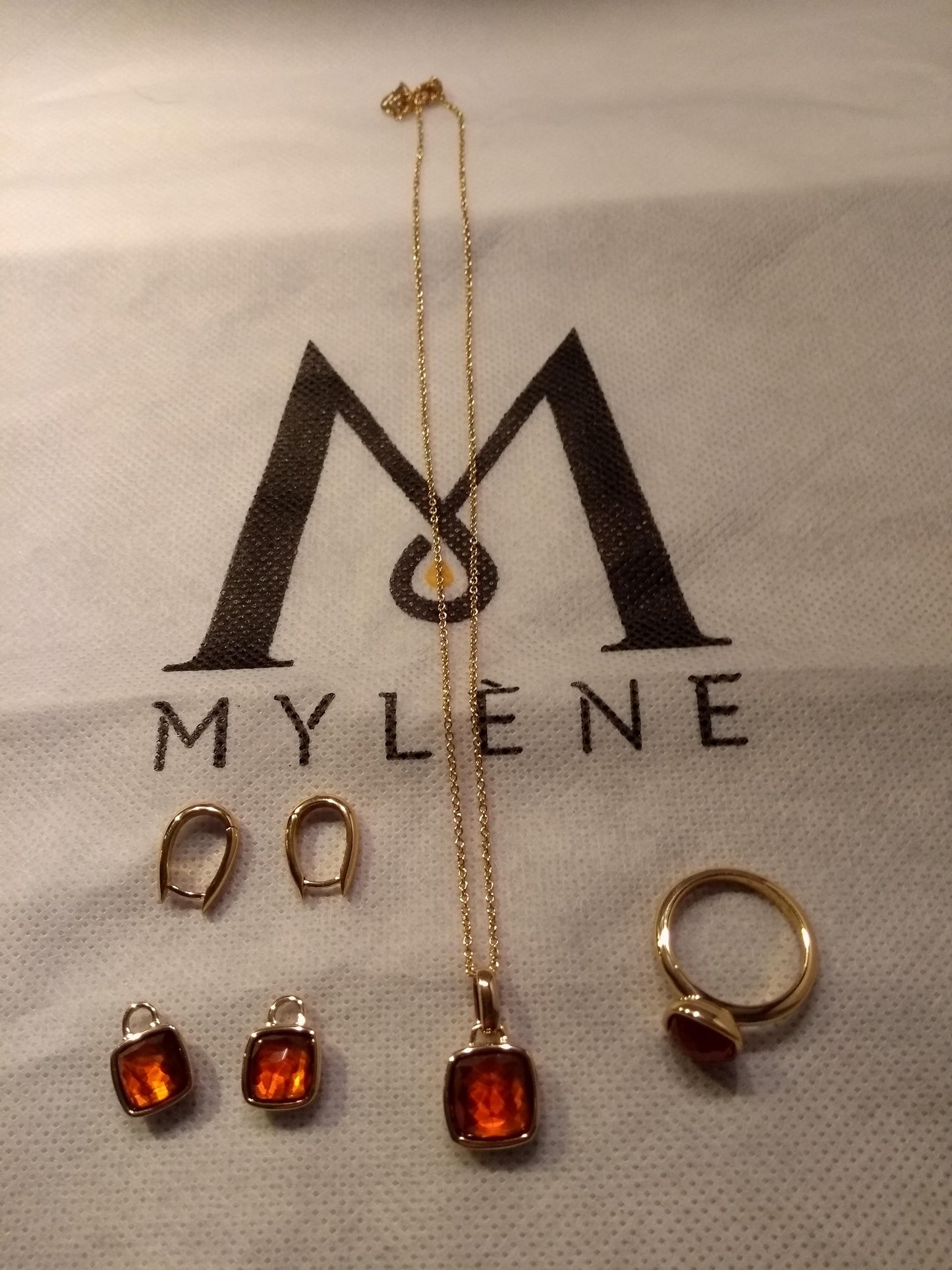 Mylene colorati ketting verguld met 18 karaat goud met glas in amber kleur